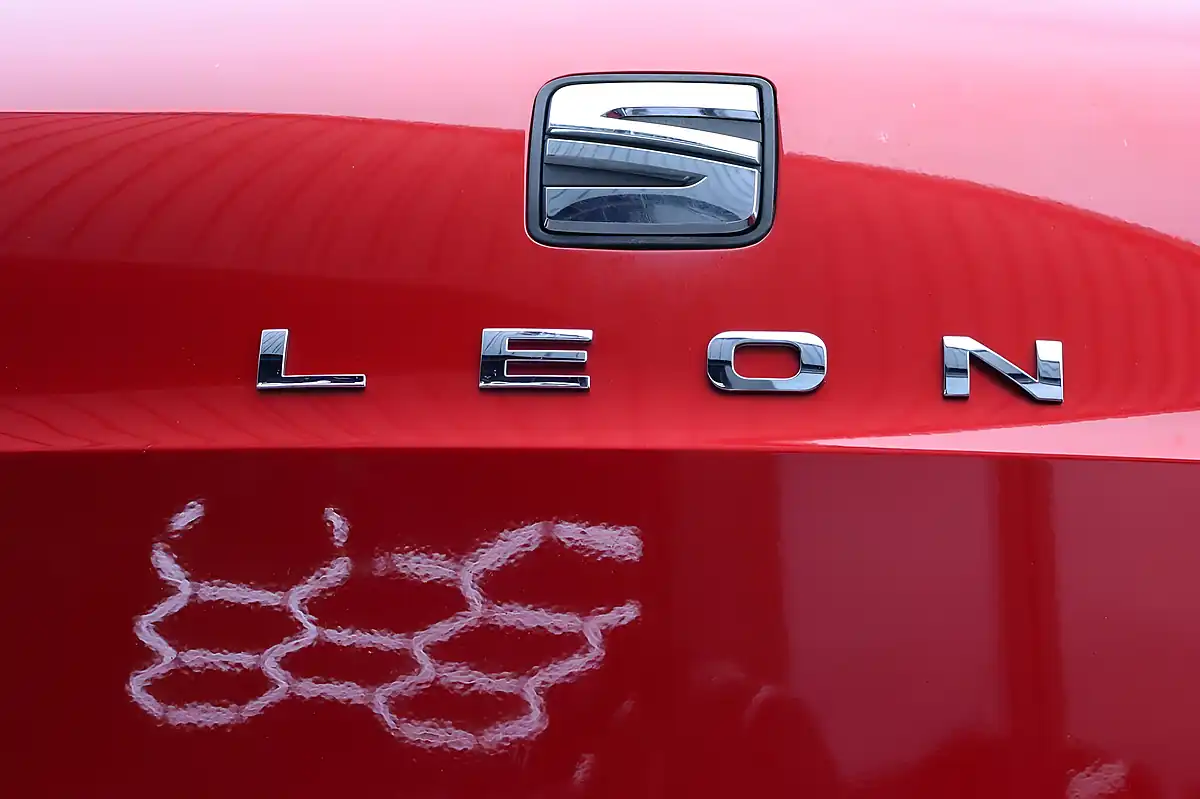 Used 2019 SEAT Leon Xcellence Lux ST Red - Interior and Exterior details 11