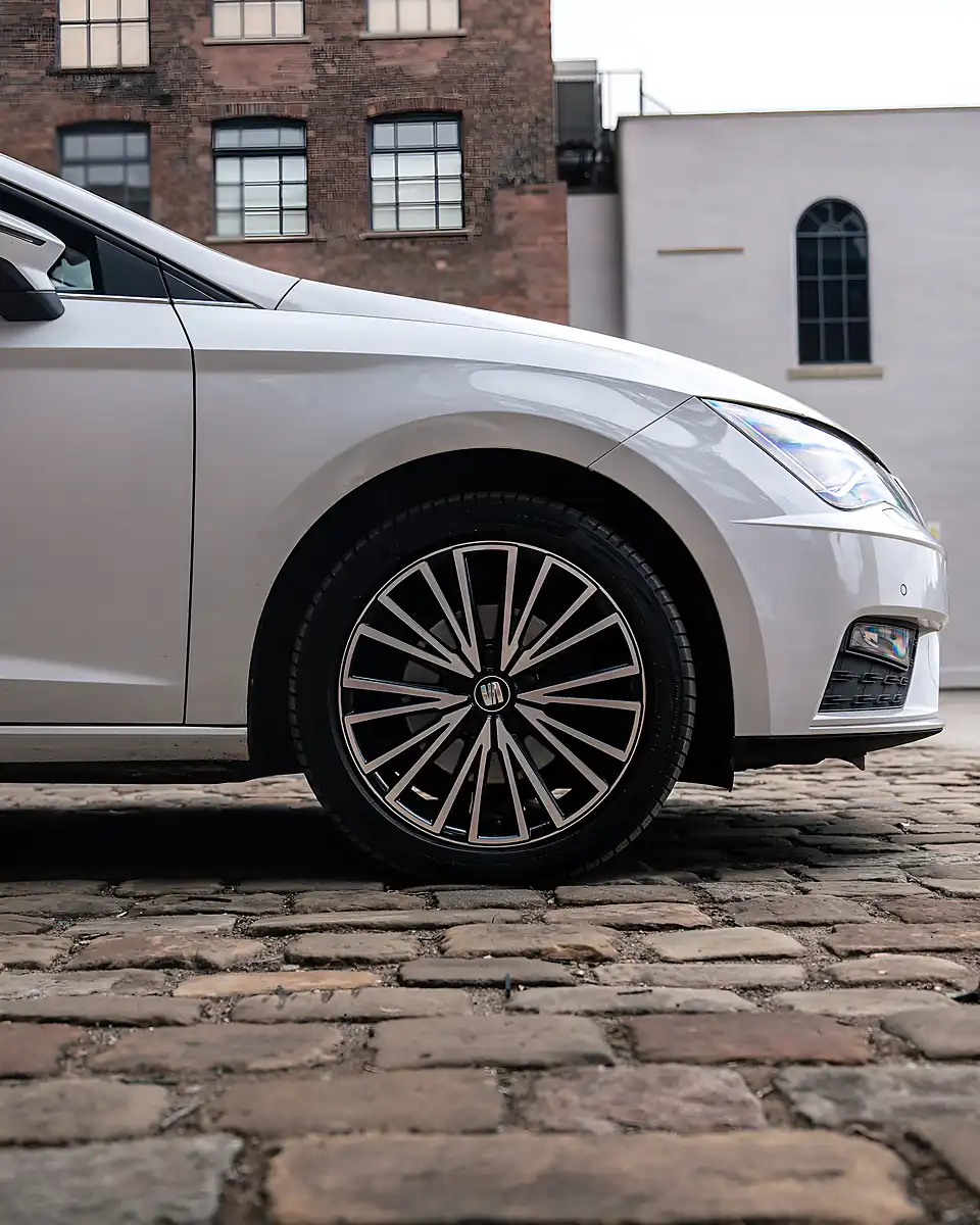 Used 2019 SEAT Leon Xcellence Lux White - Interior and Exterior details 10