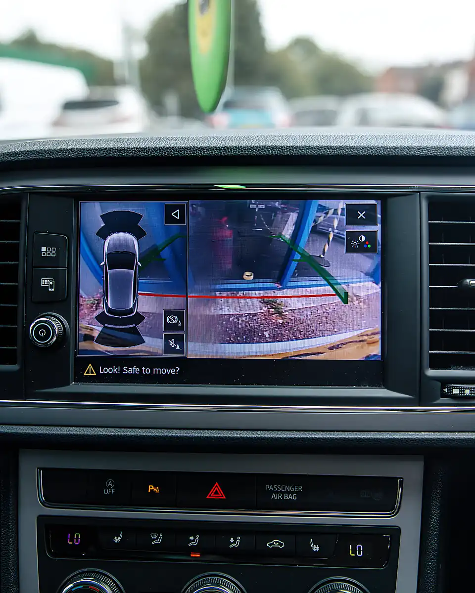 Used 2019 SEAT Leon Xcellence Lux White - Interior and Exterior details 17