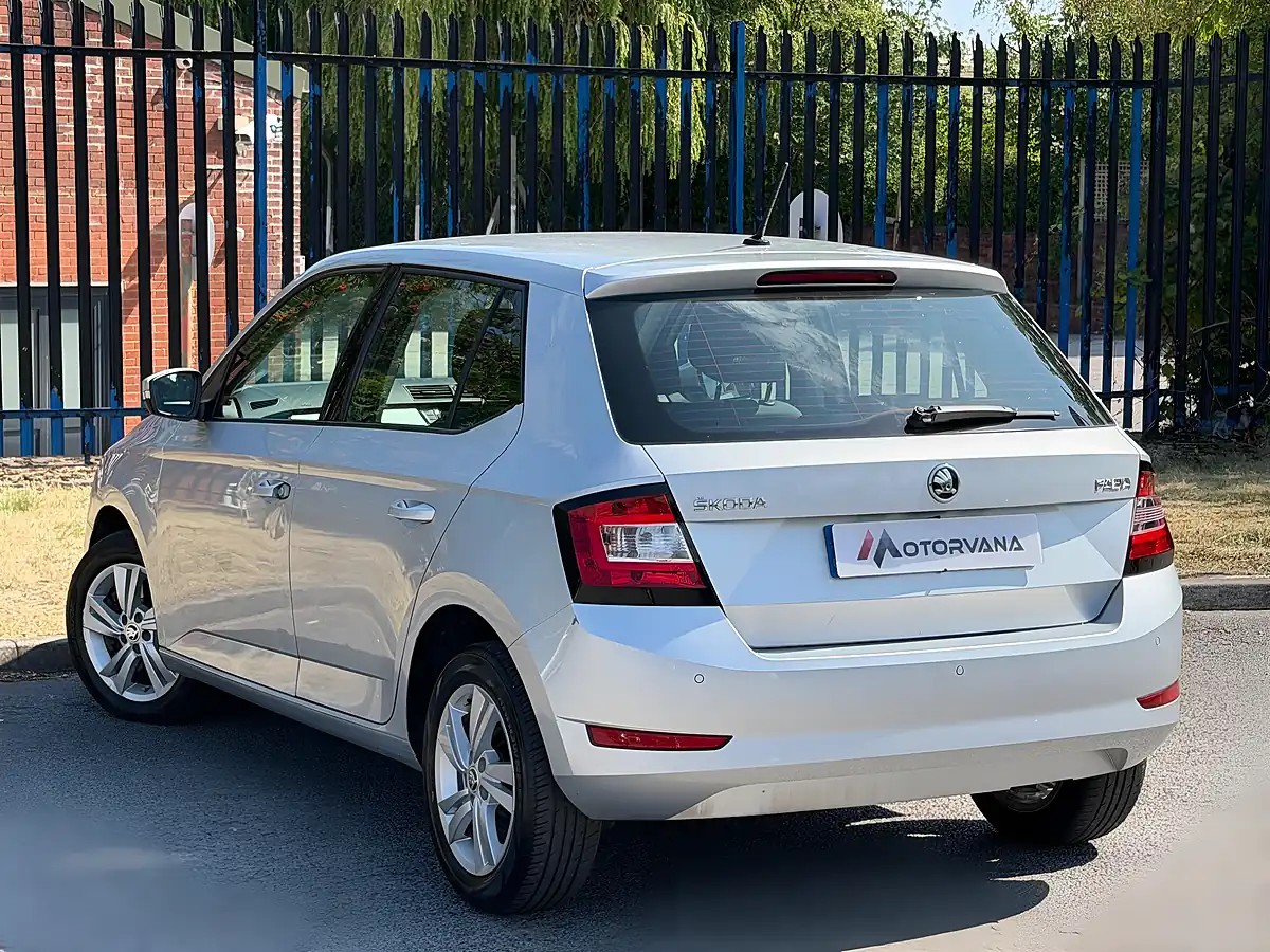 Used 2019 Skoda Fabia Se Silver - Interior and Exterior details 4