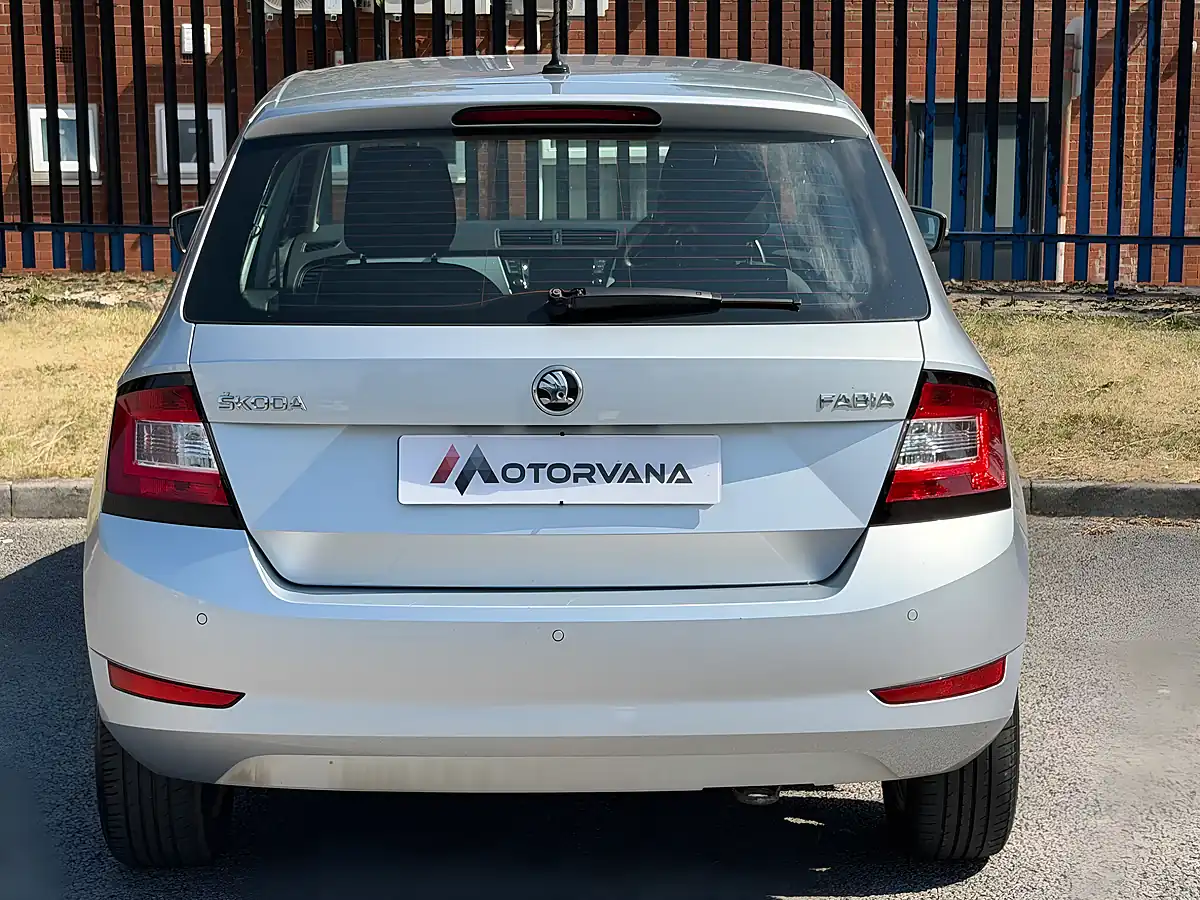 Used 2019 Skoda Fabia Se Silver - Interior and Exterior details 9