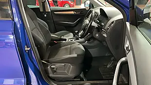 Used 2019 Skoda Karoq Se Blue - Interior and Exterior details 13
