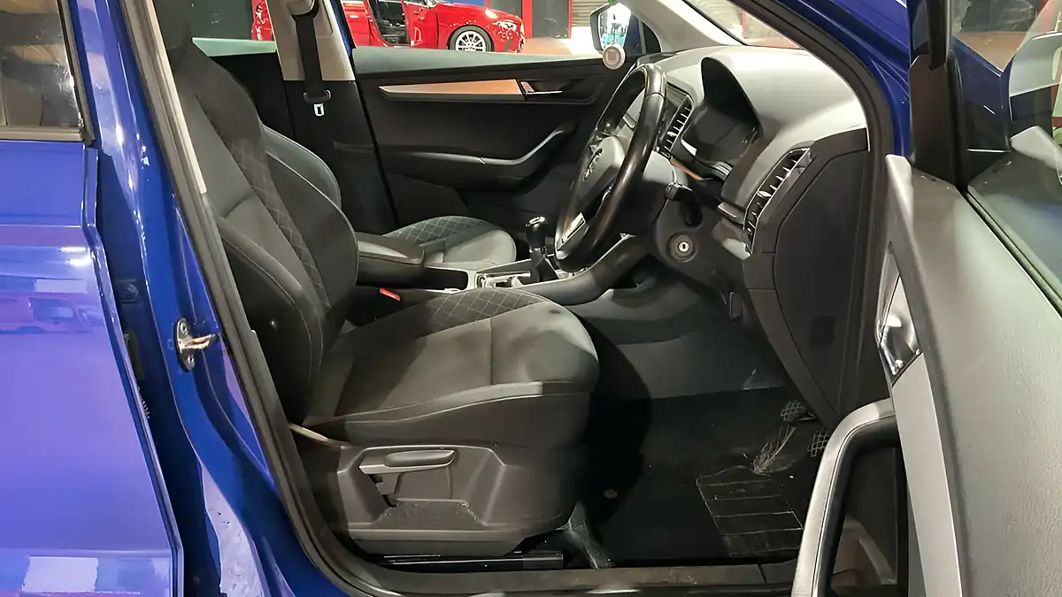 Used 2019 Skoda Karoq Se Blue - Interior and Exterior details 13