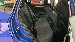 Used 2019 Skoda Karoq Se Blue - Interior and Exterior details 16