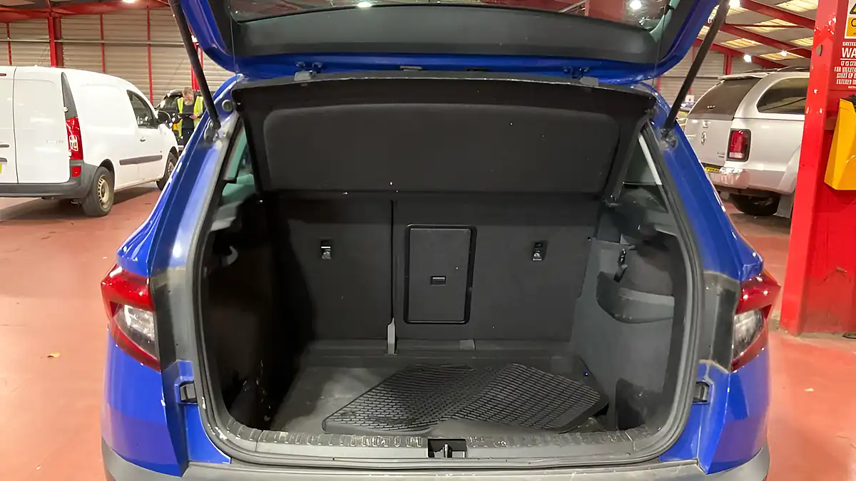 Used 2019 Skoda Karoq Se Blue - Interior and Exterior details 19