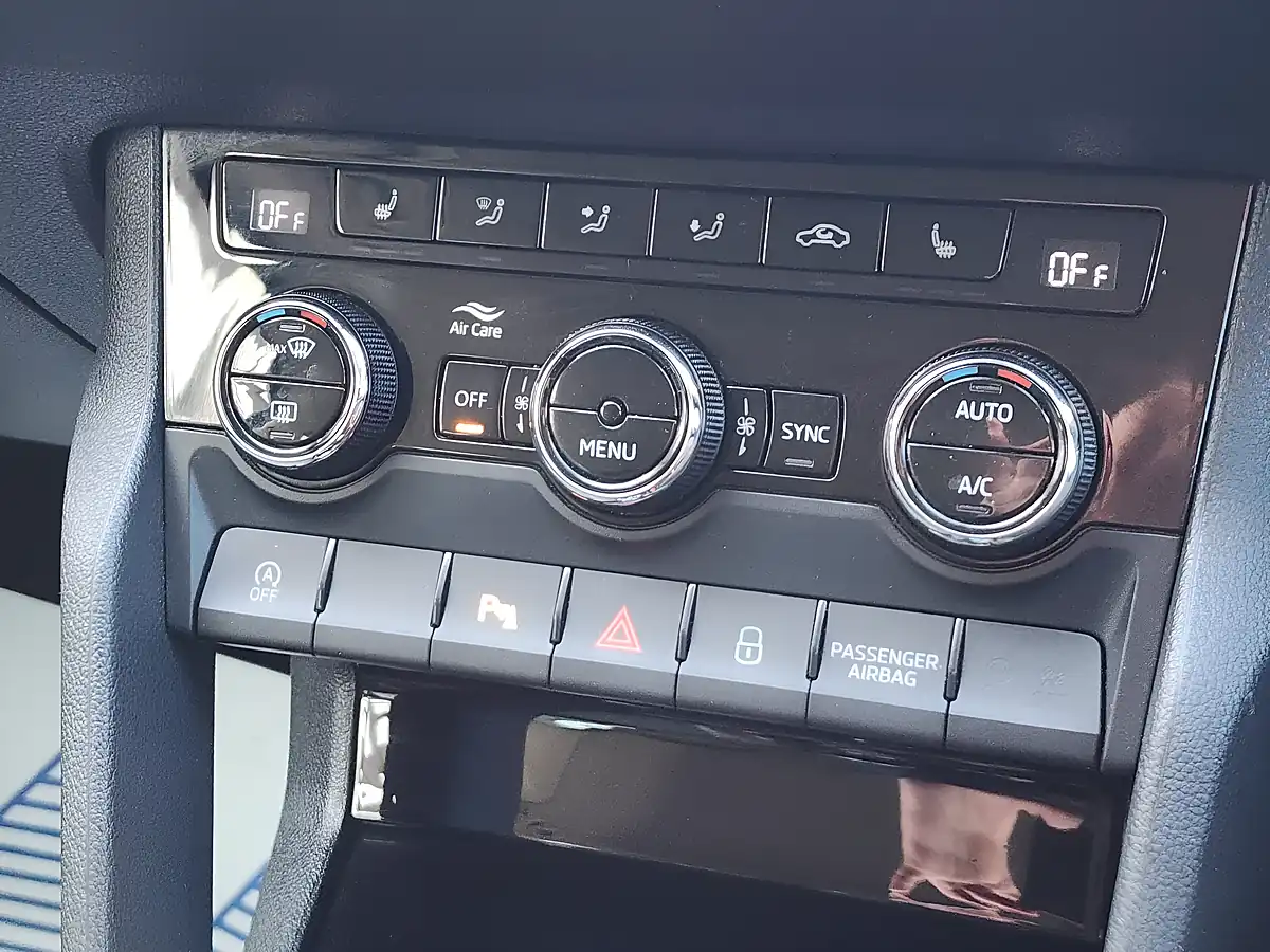 Used 2019 Skoda Karoq Se L Black - Interior and Exterior details 14