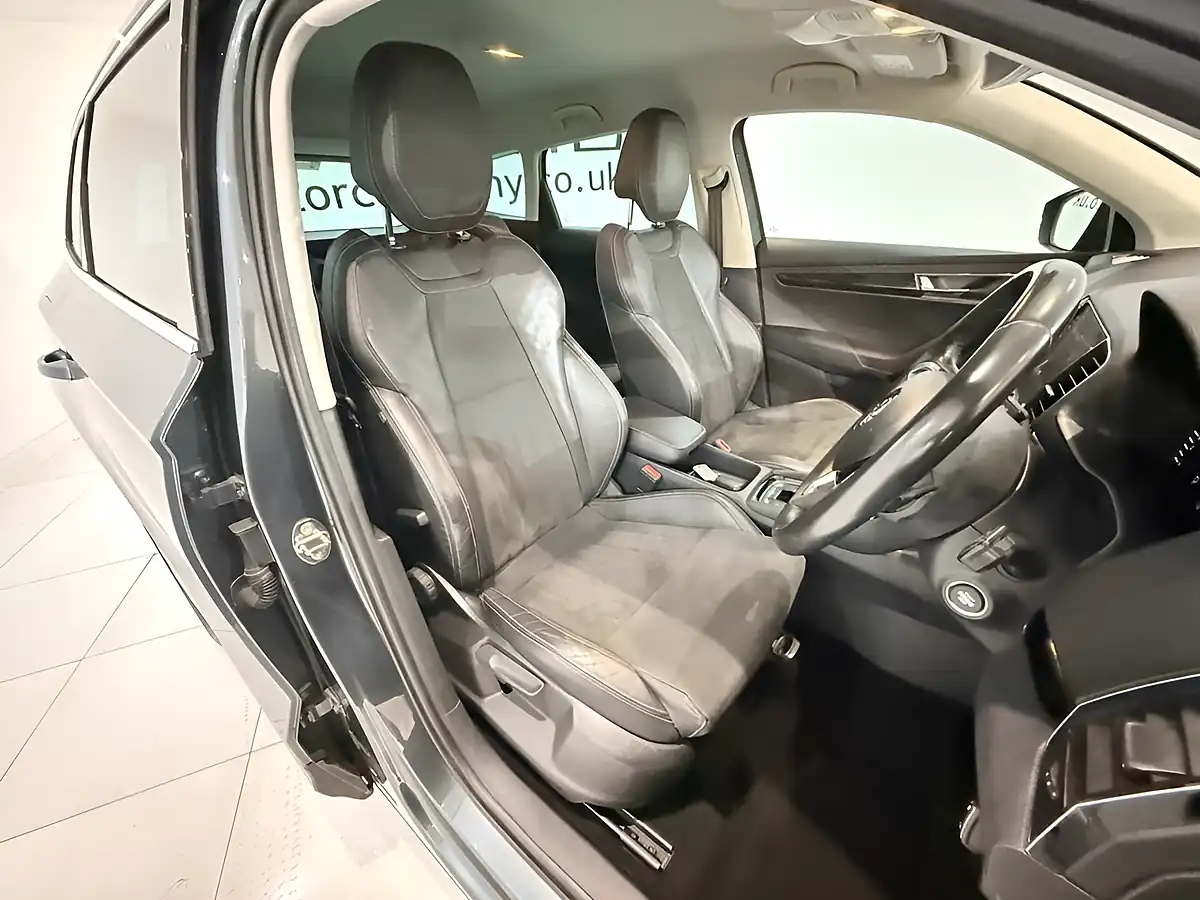 Used 2019 Skoda Karoq Se L Grey - Interior and Exterior details 16