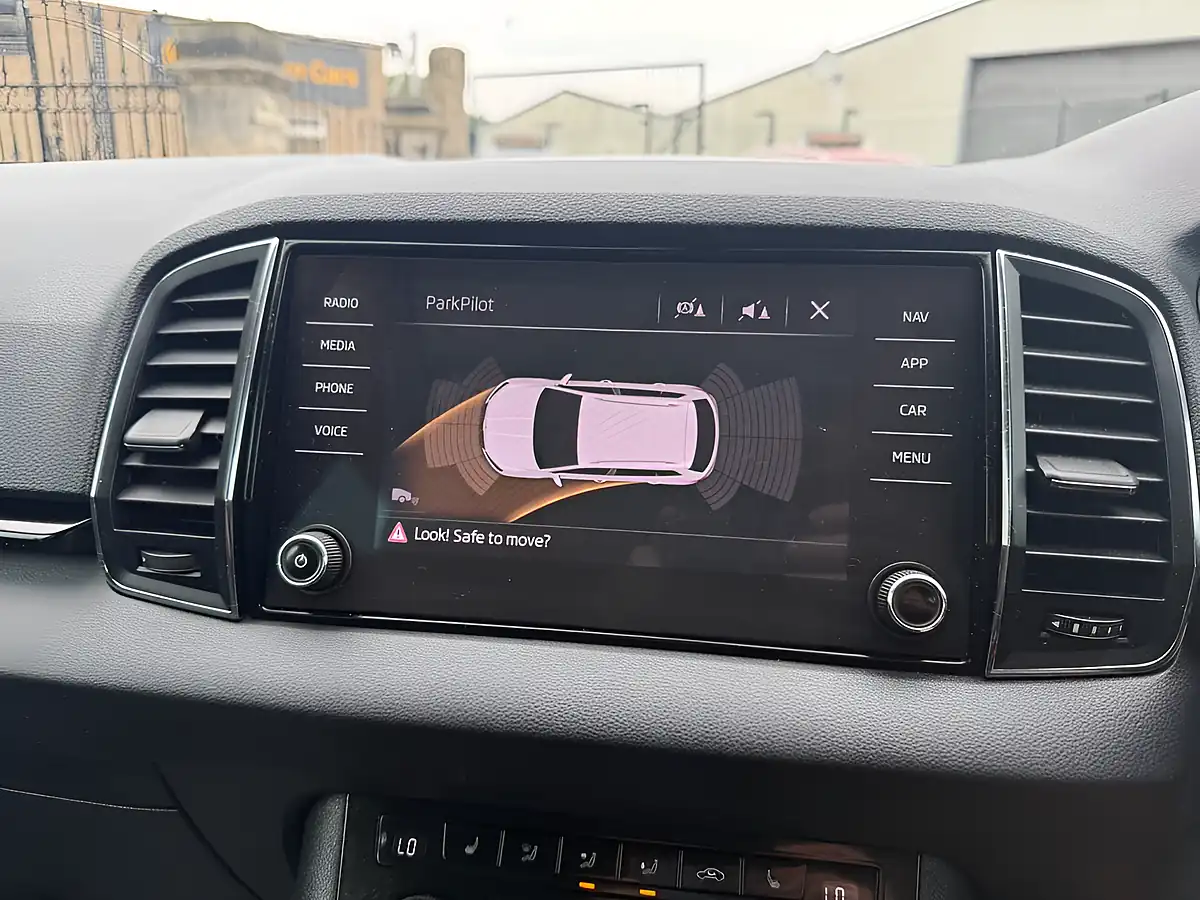 Used 2019 Skoda Karoq Se L Silver - Interior and Exterior details 16