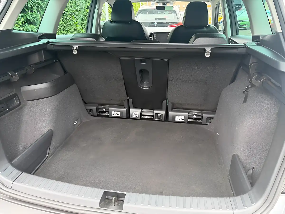 Used 2019 Skoda Karoq Se L Silver - Interior and Exterior details 18