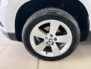 Used 2019 Skoda Karoq Se Silver - Interior and Exterior details 13