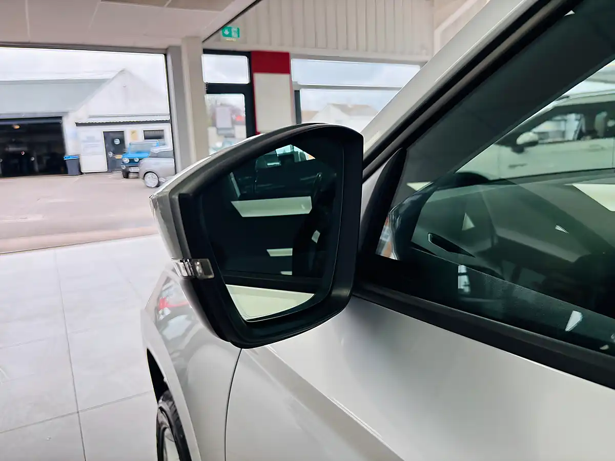 Used 2019 Skoda Karoq Se Silver - Interior and Exterior details 14