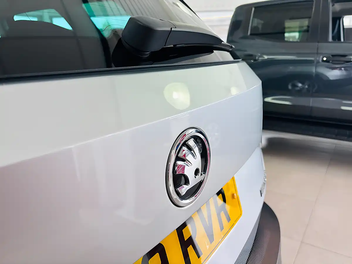 Used 2019 Skoda Karoq Se Silver - Interior and Exterior details 16