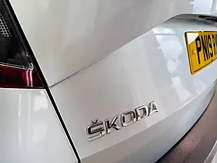Used 2019 Skoda Karoq Se Silver - Interior and Exterior details 17