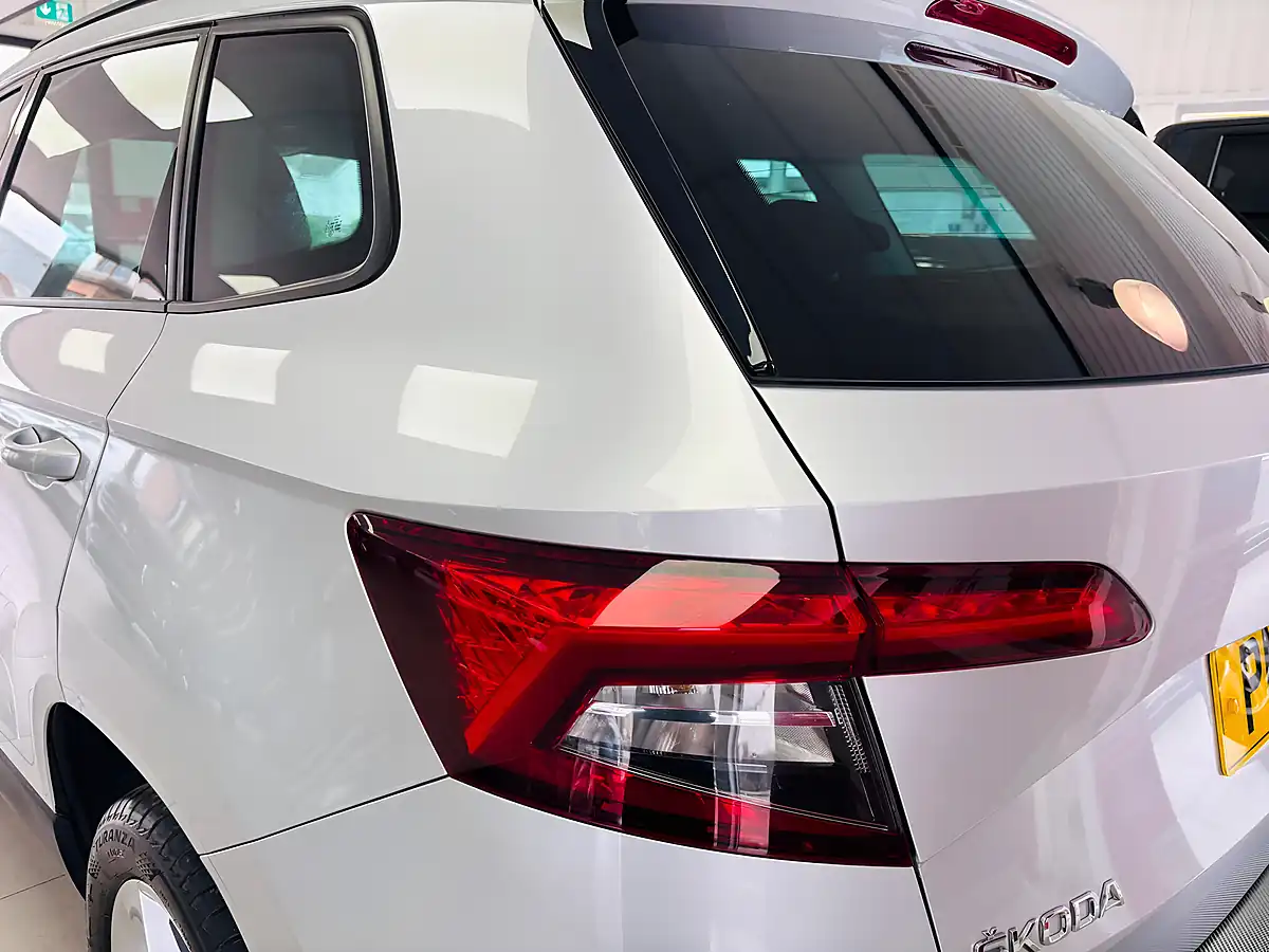 Used 2019 Skoda Karoq Se Silver - Interior and Exterior details 18