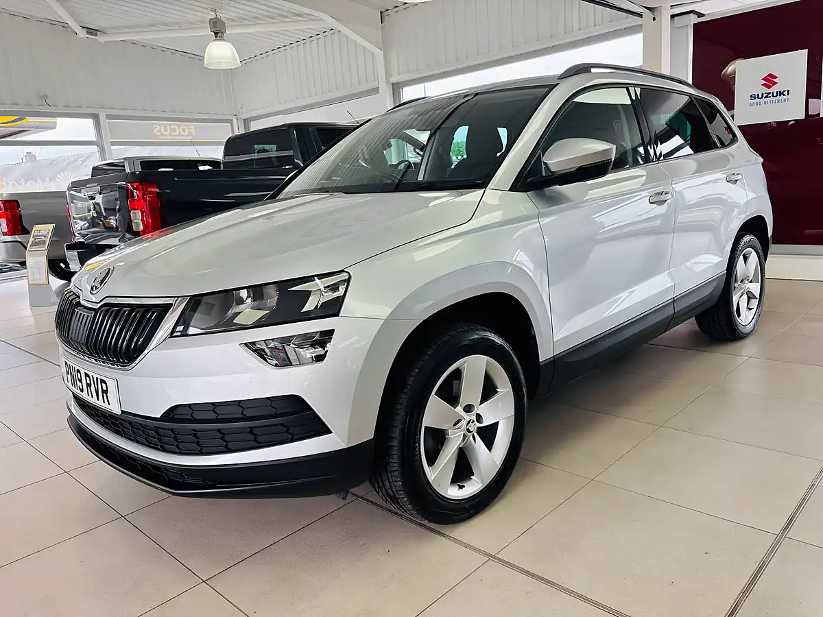 Used 2019 Skoda Karoq Se Silver - Interior and Exterior details 3