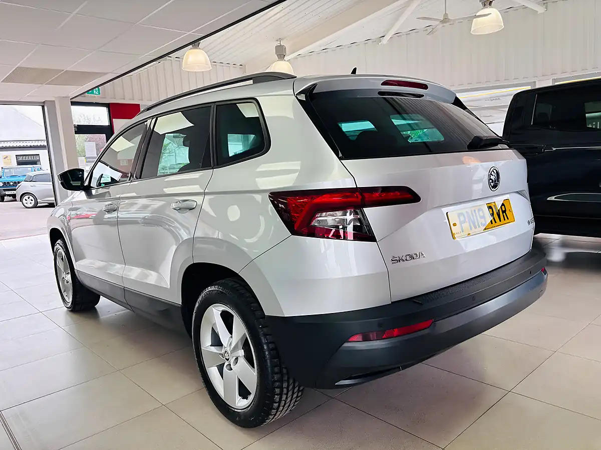 Used 2019 Skoda Karoq Se Silver - Interior and Exterior details 5