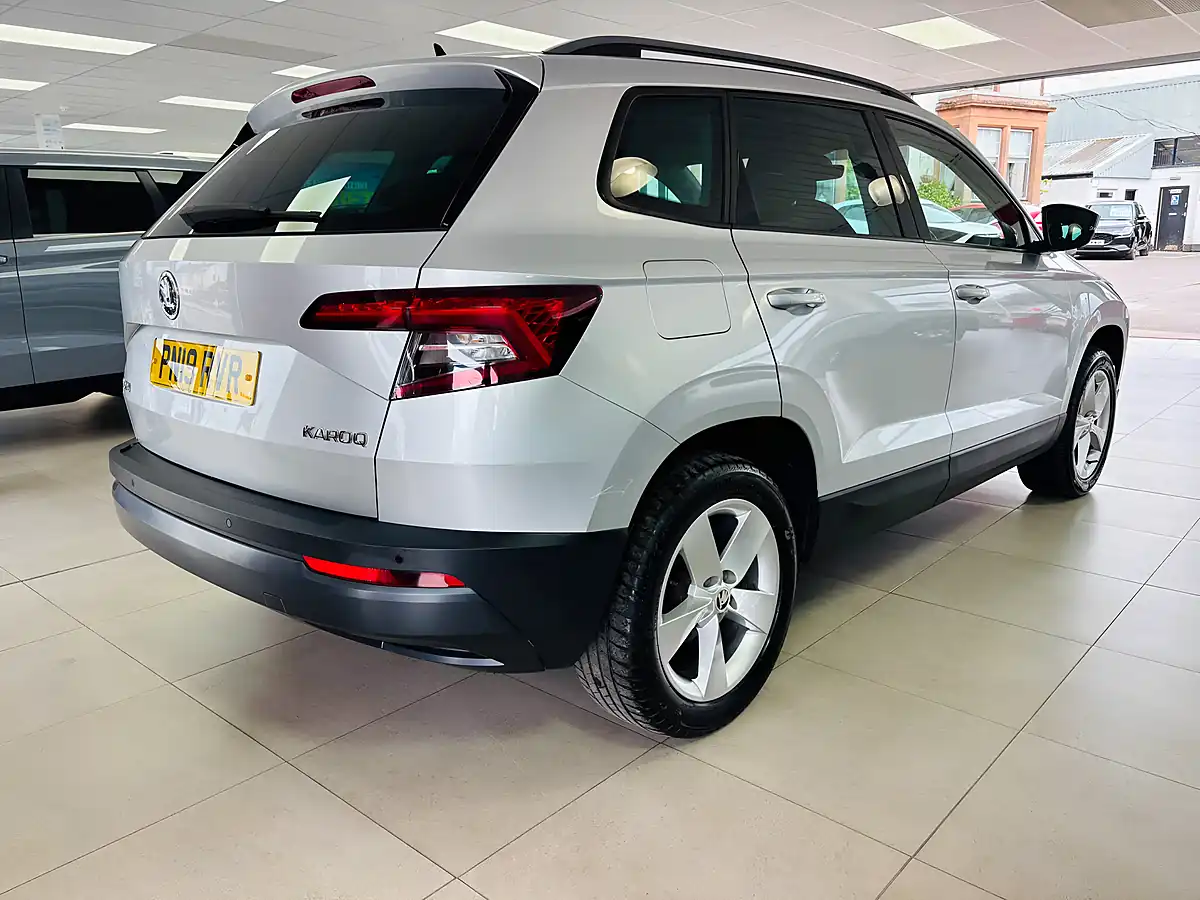 Used 2019 Skoda Karoq Se Silver - Interior and Exterior details 7