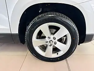 Used 2019 Skoda Karoq Se Silver - Interior and Exterior details 9