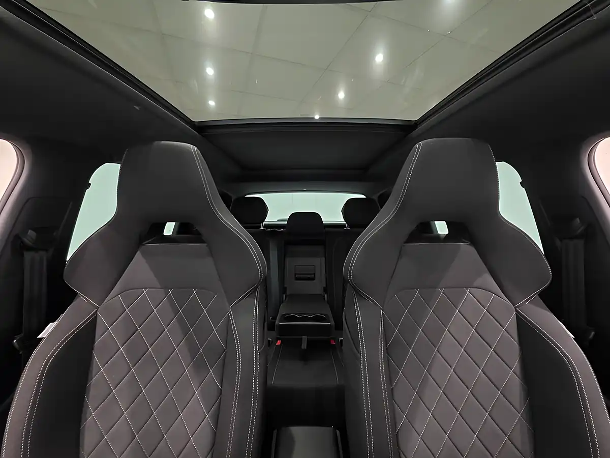 Used 2019 Skoda Karoq Sportline Black - Interior and Exterior details 9