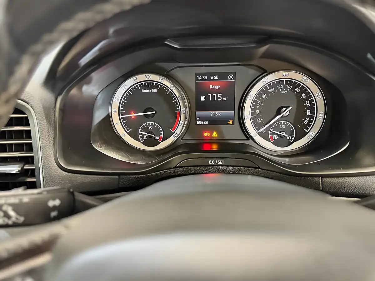 Used 2019 Skoda Karoq Sportline Red - Interior and Exterior details 10