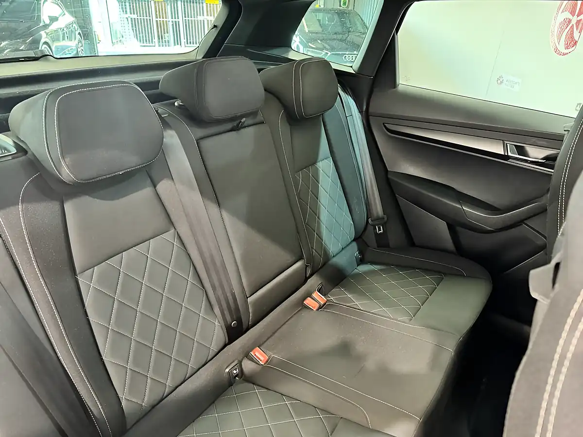 Used 2019 Skoda Karoq Sportline Red - Interior and Exterior details 17