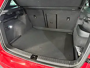 Used 2019 Skoda Karoq Sportline Red - Interior and Exterior details 19