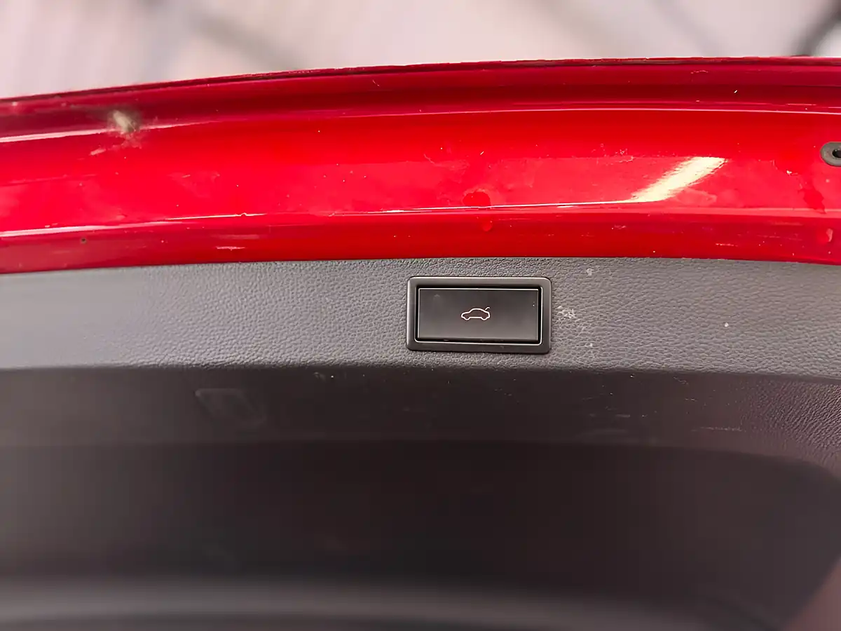 Used 2019 Skoda Karoq Sportline Red - Interior and Exterior details 20