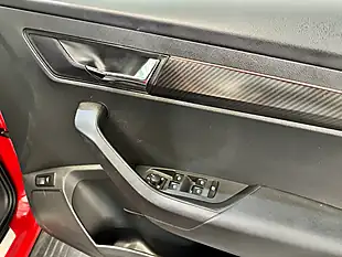 Used 2019 Skoda Karoq Sportline Red - Interior and Exterior details 5
