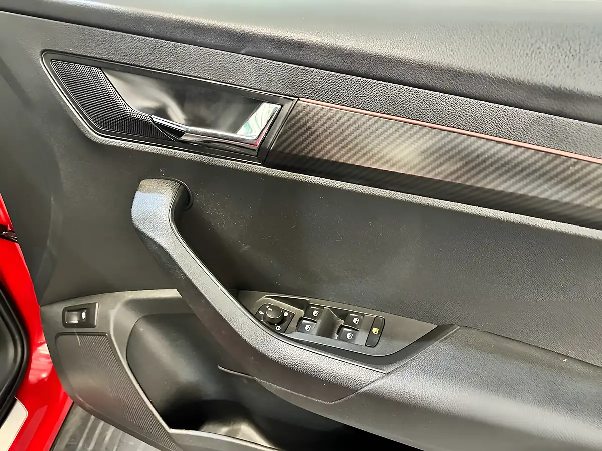 Used 2019 Skoda Karoq Sportline Red - Interior and Exterior details 5