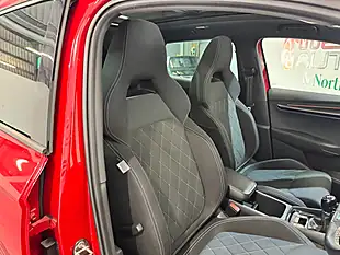 Used 2019 Skoda Karoq Sportline Red - Interior and Exterior details 6