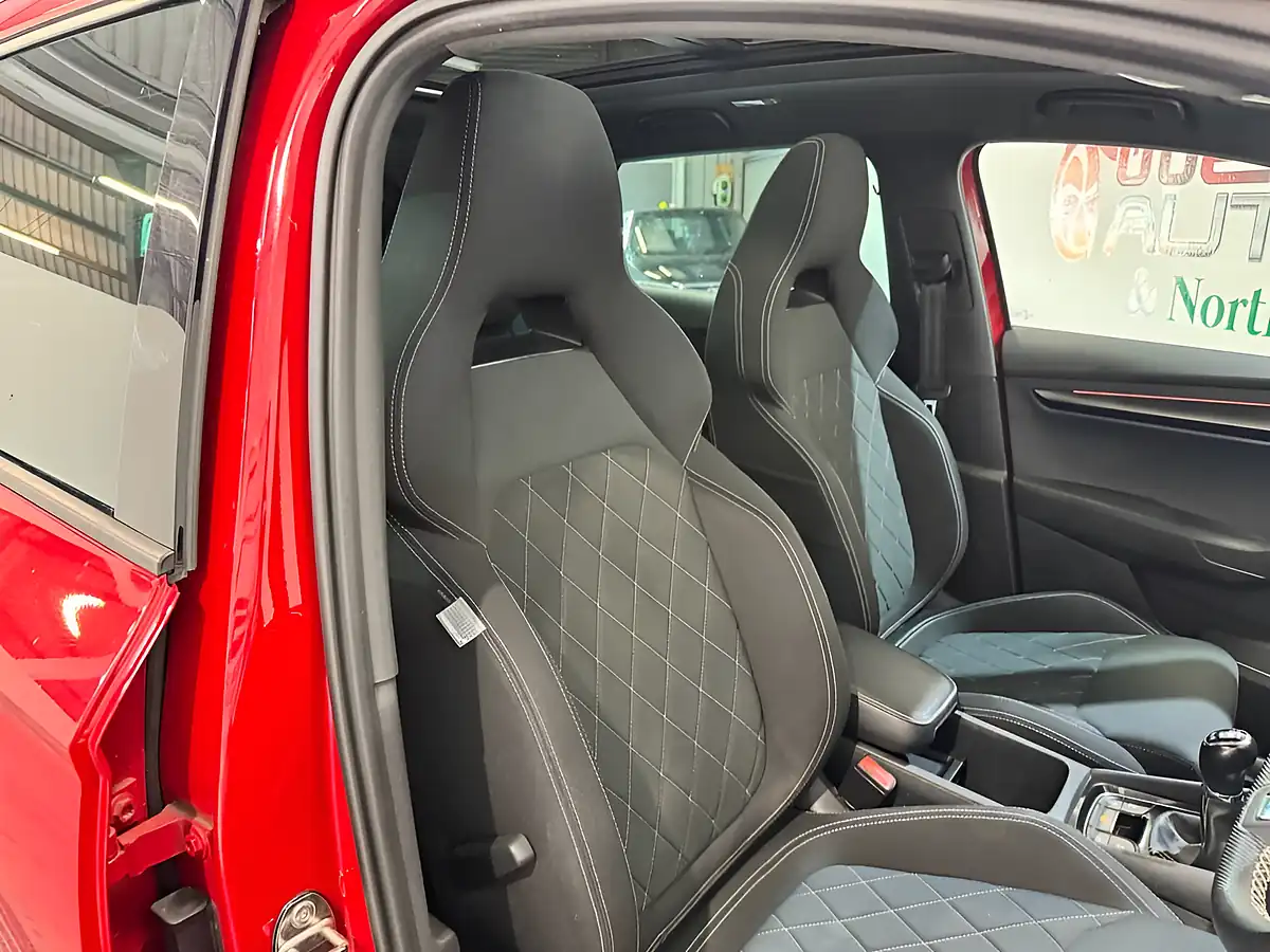 Used 2019 Skoda Karoq Sportline Red - Interior and Exterior details 6
