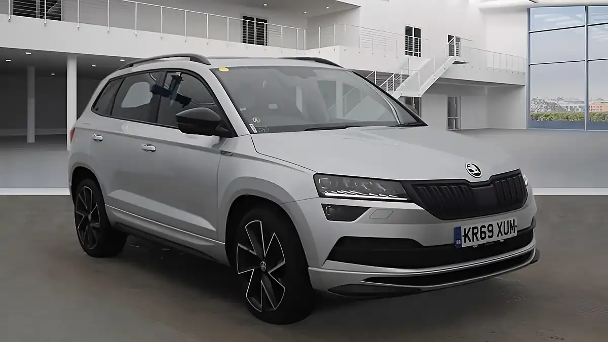 Used 2019 Skoda Karoq Sportline Silver - Front View