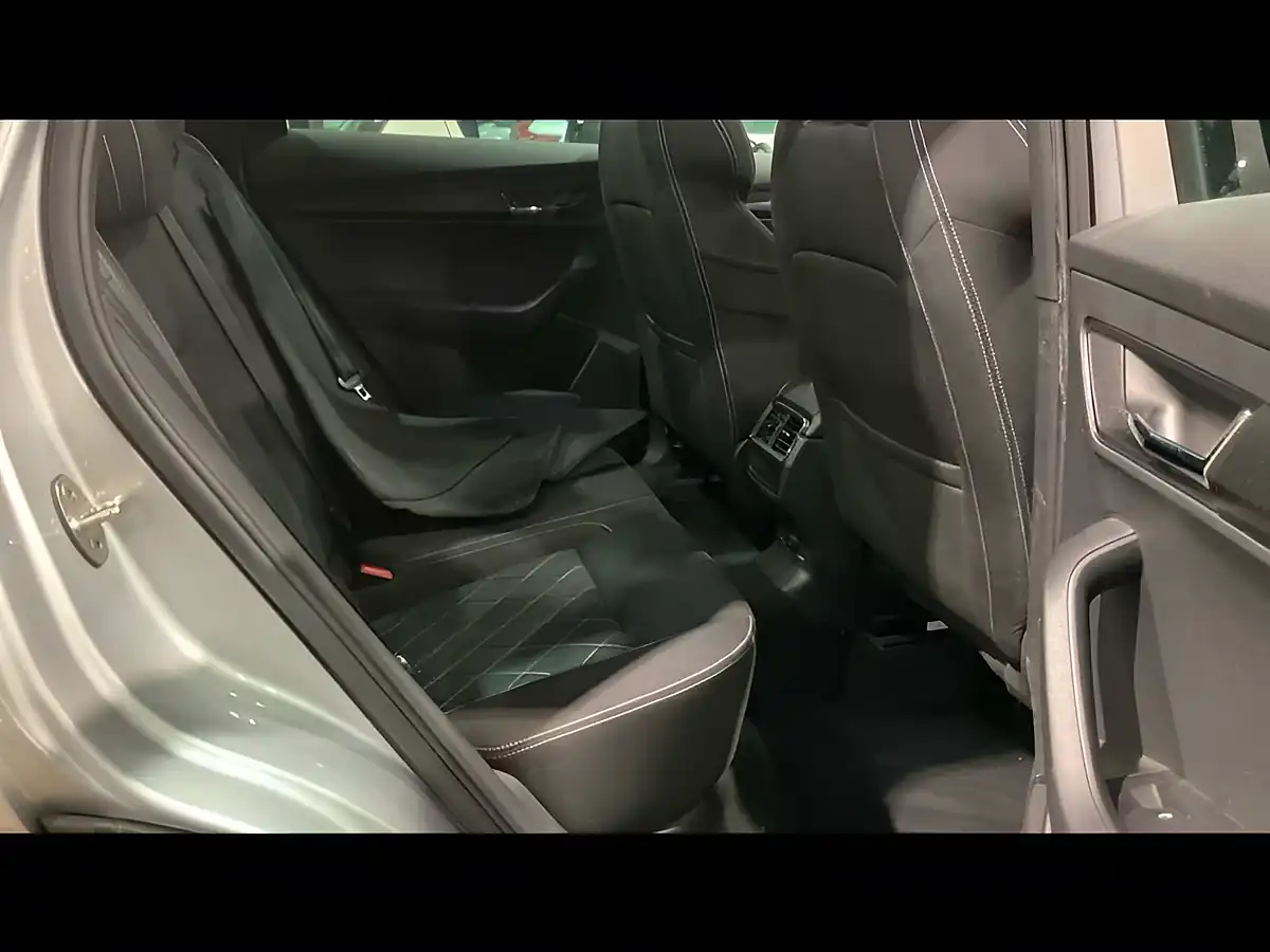 Used 2019 Skoda Karoq Sportline Silver - Interior and Exterior details 6