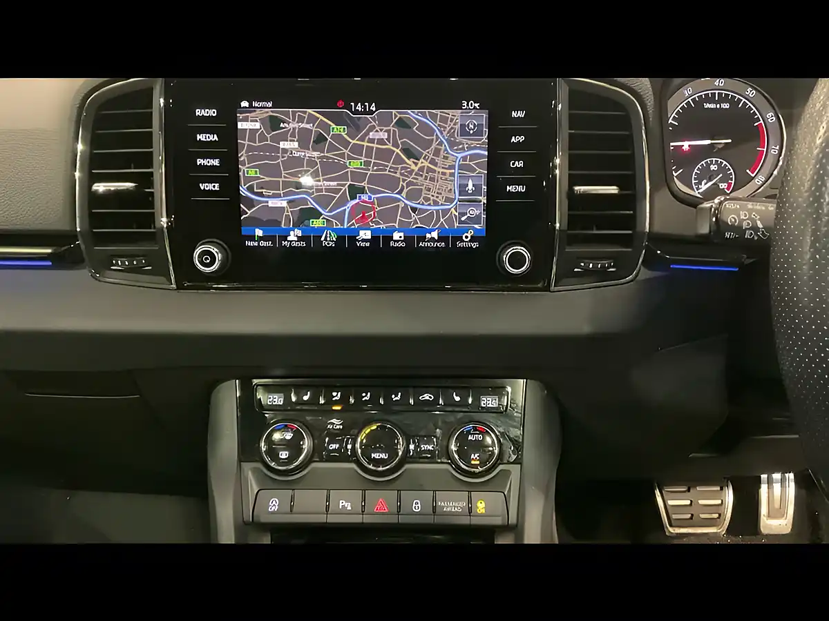 Used 2019 Skoda Karoq Sportline Silver - Interior and Exterior details 9