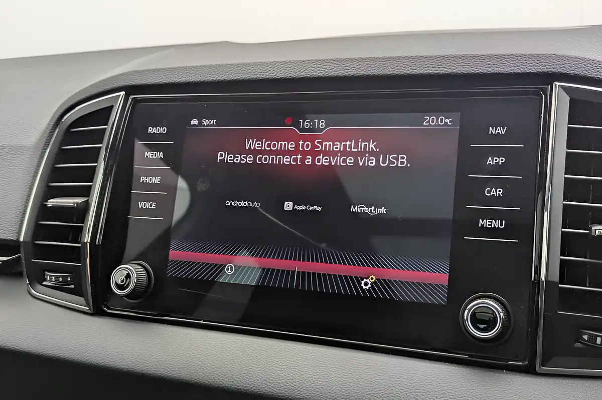 Used 2019 Skoda Karoq Sportline White - Interior and Exterior details 12