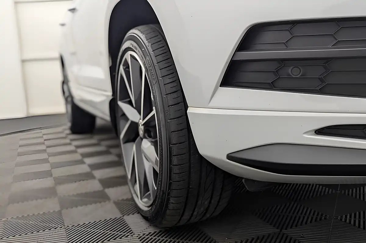 Used 2019 Skoda Karoq Sportline White - Interior and Exterior details 18