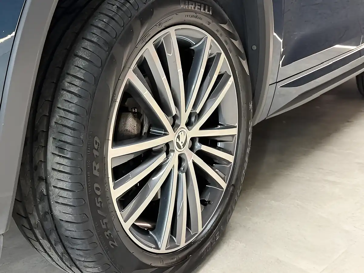 Used 2019 Skoda Kodiaq Laurin & Klement Petrol Blue - Interior and Exterior details 13