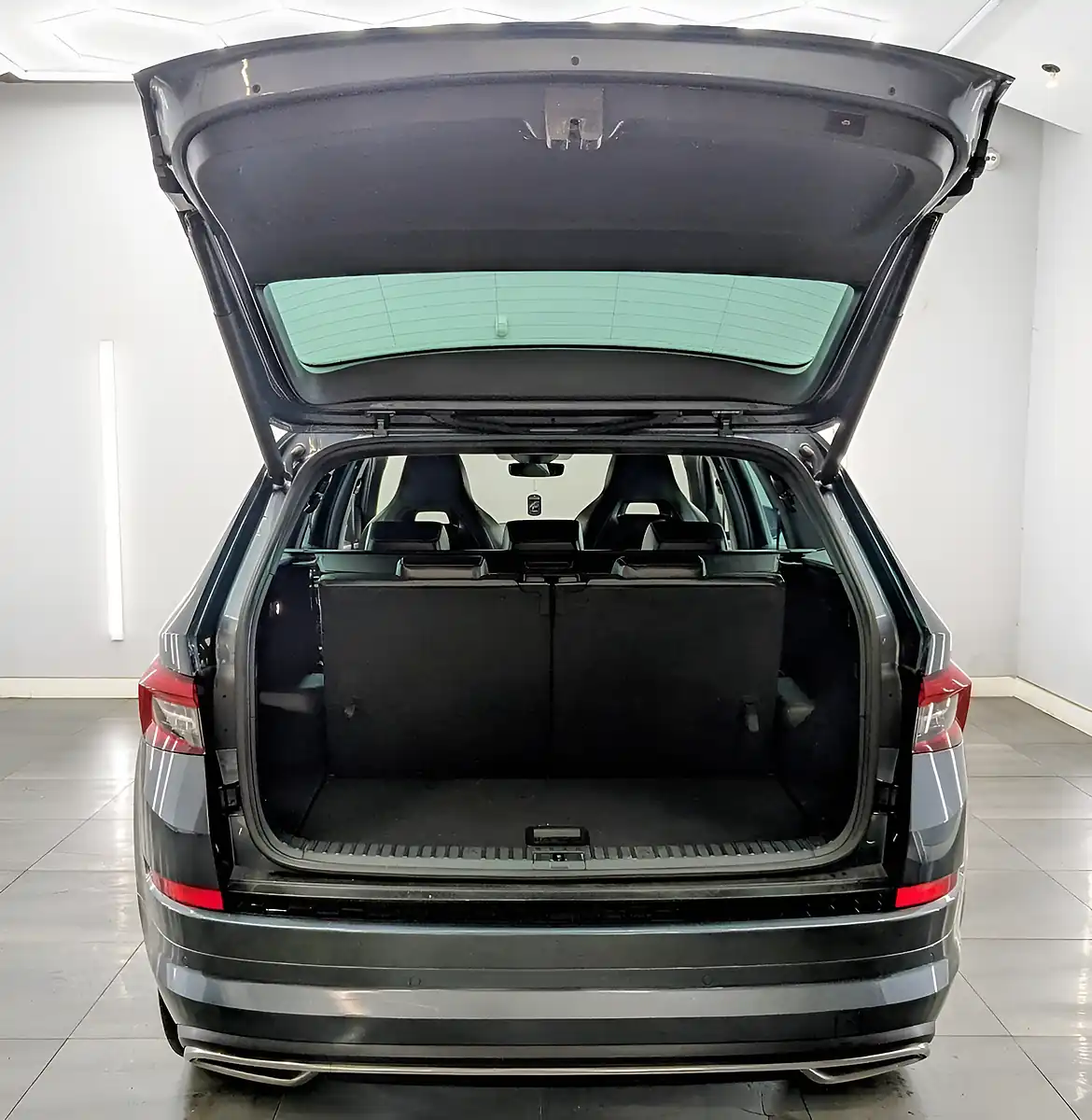 Used 2019 Skoda Kodiaq Sportline Meteor Grey - Interior and Exterior details 6