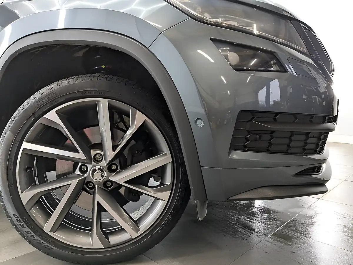 Used 2019 Skoda Kodiaq Sportline Meteor Grey - Interior and Exterior details 9