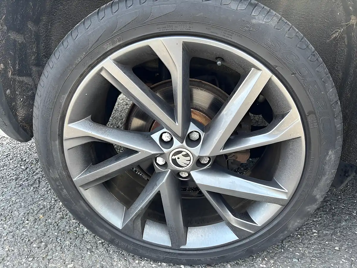 Used 2019 Skoda Kodiaq Sportline Moon White - Interior and Exterior details 15
