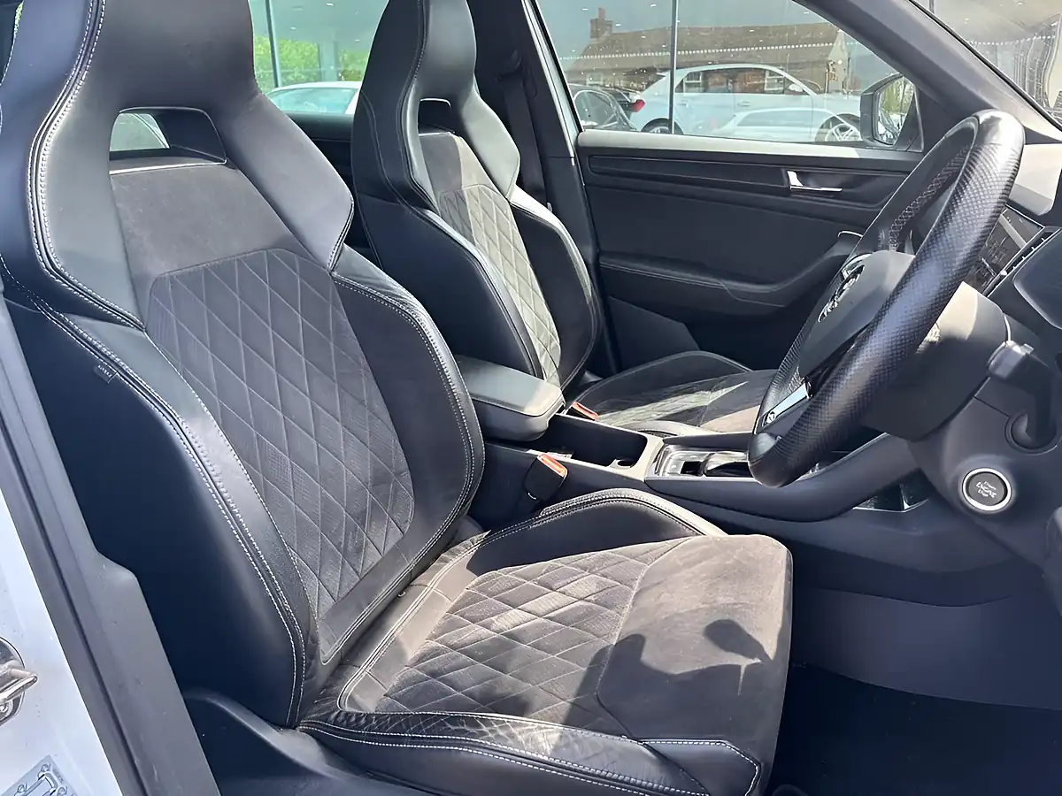 Used 2019 Skoda Kodiaq Sportline Moon White - Interior and Exterior details 4