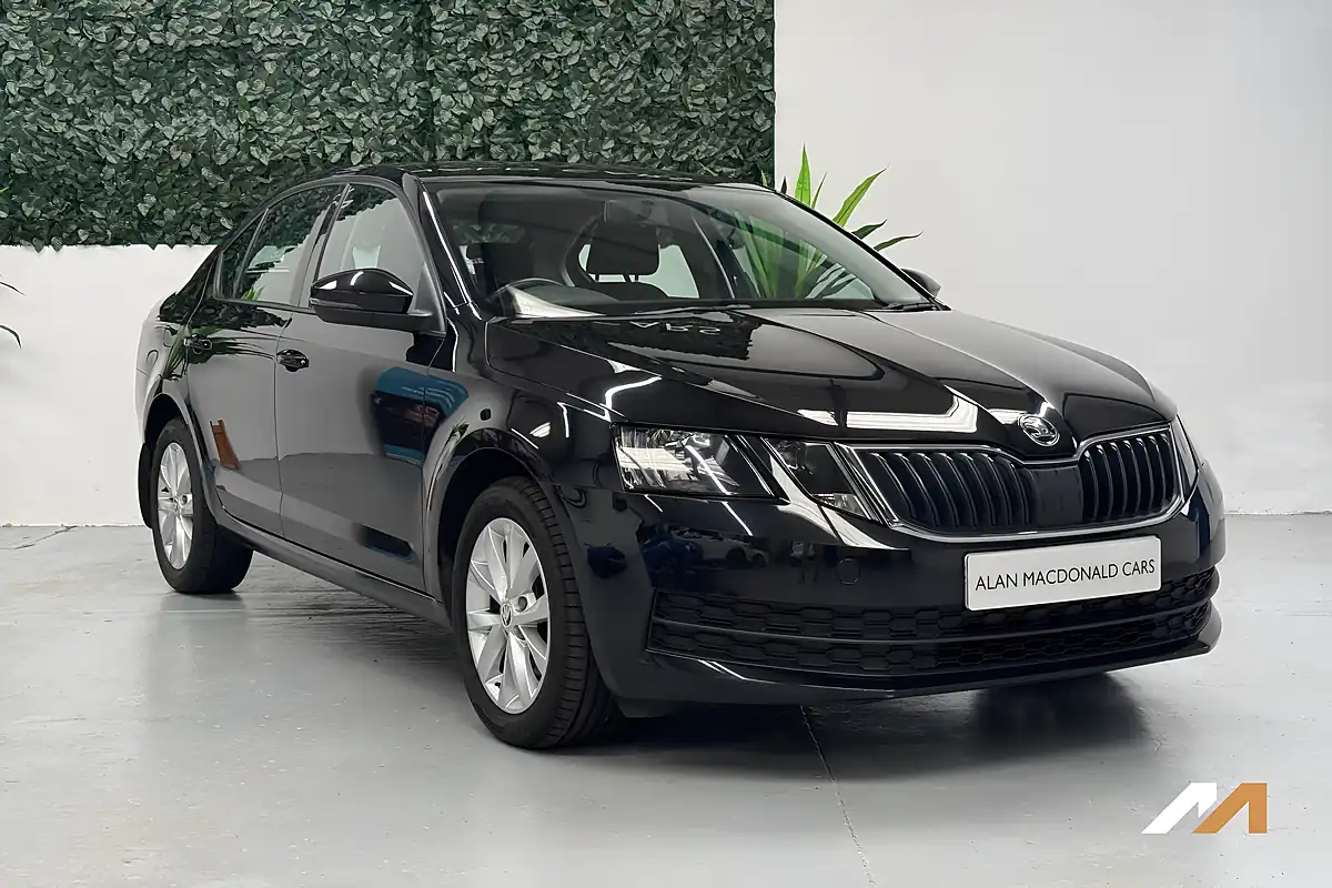Used 2019 Skoda Octavia S Black - Front View