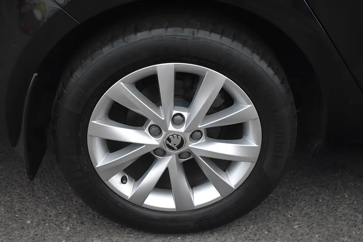 Used 2019 Skoda Octavia S Black - Interior and Exterior details 18