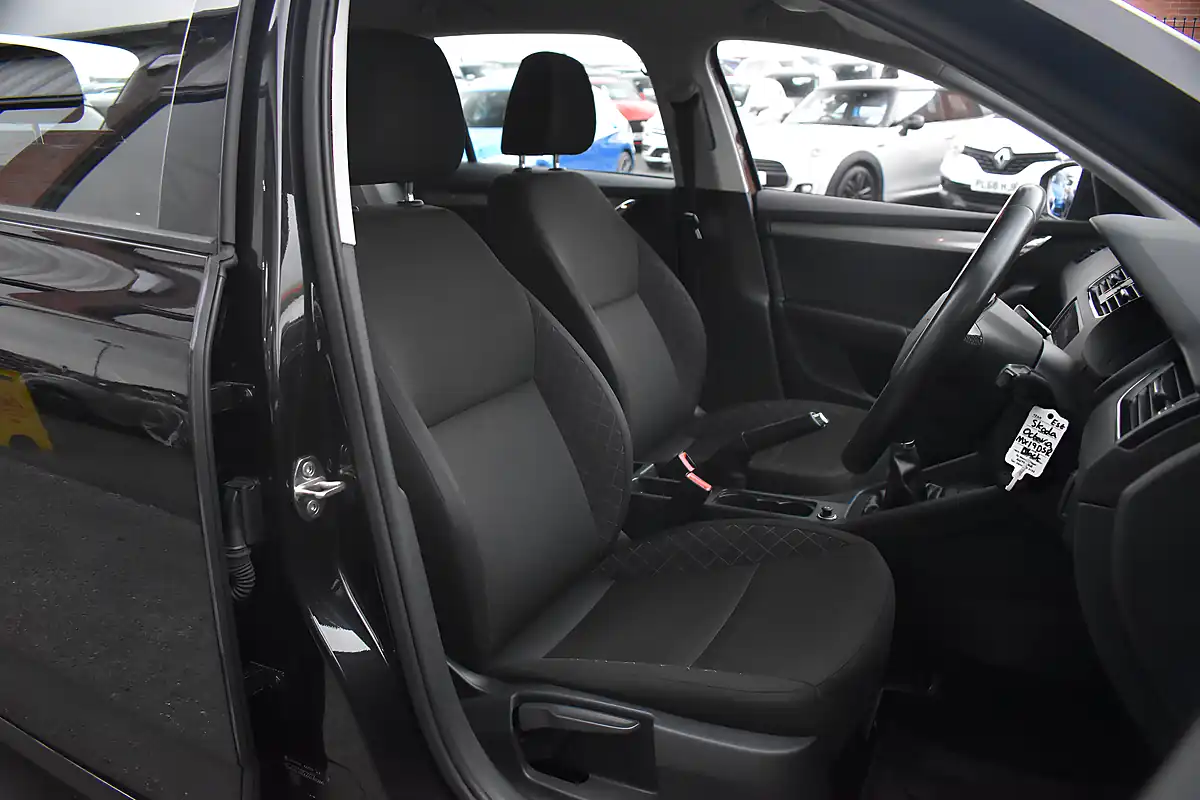 Used 2019 Skoda Octavia S Black - Interior and Exterior details 6