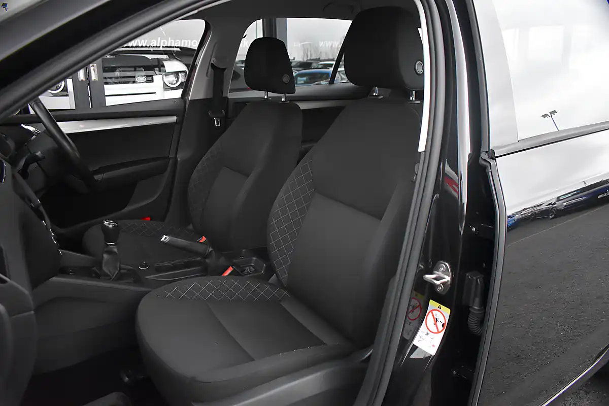 Used 2019 Skoda Octavia S Black - Interior and Exterior details 9