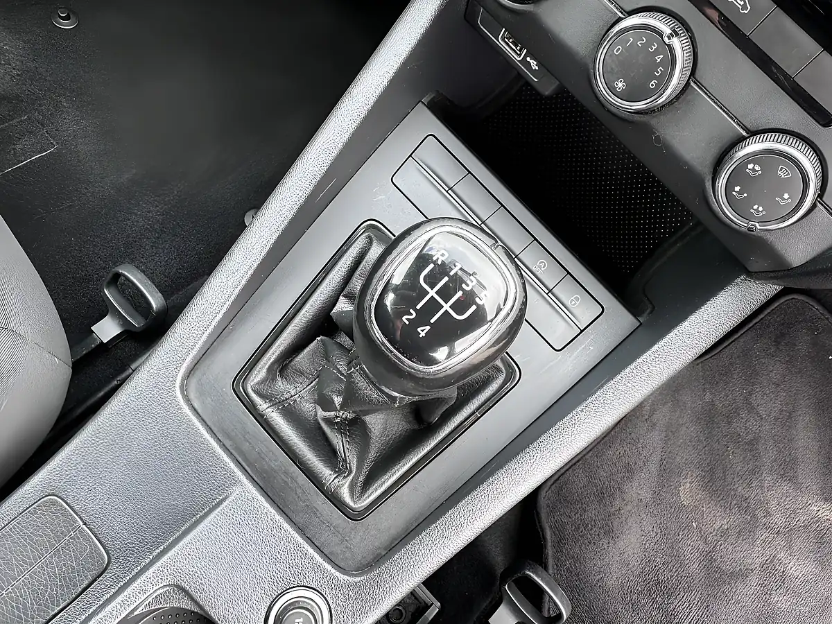 Used 2019 Skoda Octavia S Black Magic Pearl - Interior and Exterior details 17