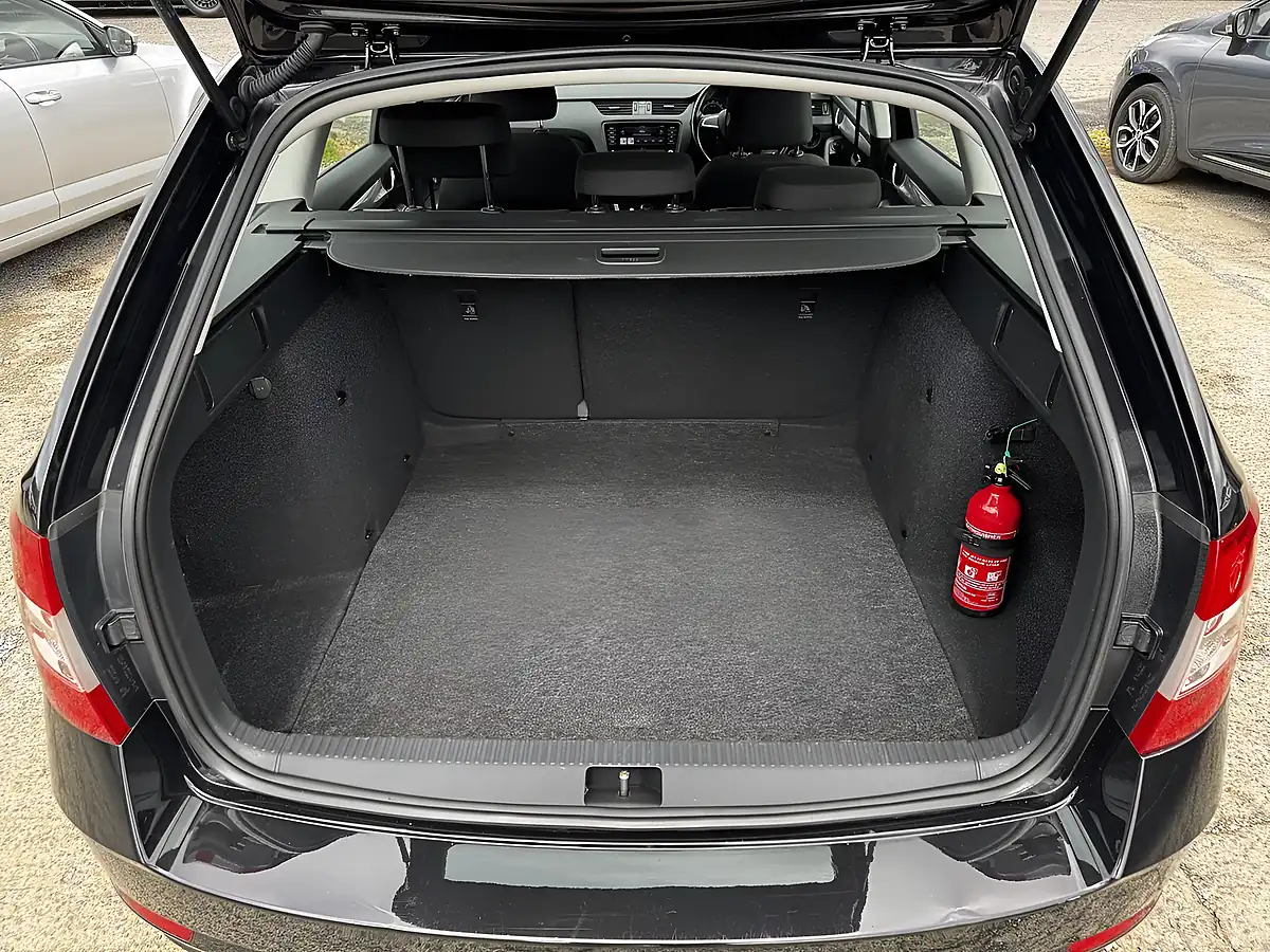 Used 2019 Skoda Octavia S Black Magic Pearl - Interior and Exterior details 18