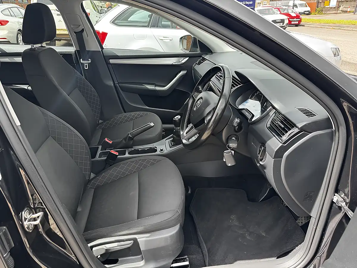Used 2019 Skoda Octavia S Black Magic Pearl - Interior and Exterior details 3