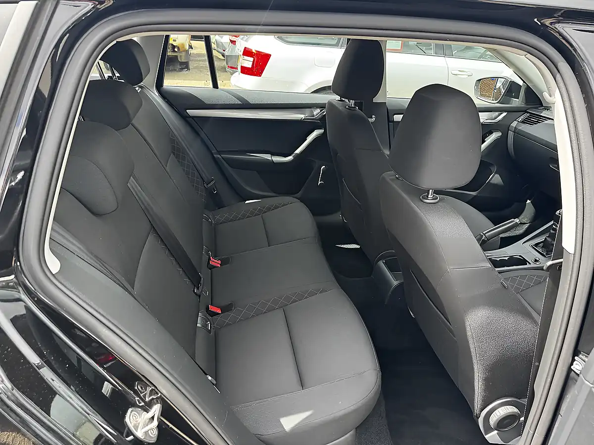 Used 2019 Skoda Octavia S Black Magic Pearl - Interior and Exterior details 4