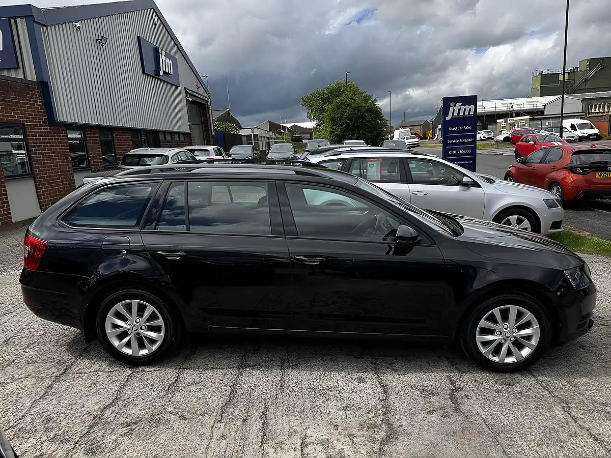 Used 2019 Skoda Octavia S Black Magic Pearl - Interior and Exterior details 5